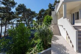 MALI LOŠINJ vila prvi red uz more, Mali Lošinj, House