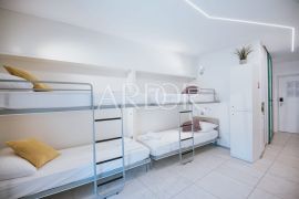 Novalja, moderni hotel 3* samo 200 m od mora, Novalja, Haus