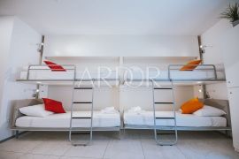 Novalja, moderni hotel 3* samo 200 m od mora, Novalja, Haus