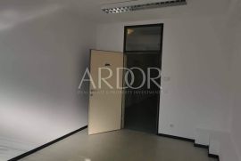 Centar Rijeke, moderni poslovni prostor daje se u trajni zakup, Rijeka, Commercial property