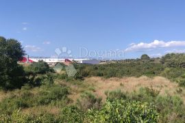 GRAĐEVINSKO ZEMLJIŠTE (TRG. POSL. IND. ZONA) 8550m2, Zadar, Terra