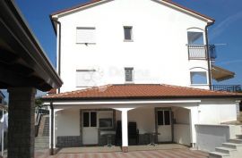 KUĆA S APARTMANIMA BLIZU POREČA, Poreč, Famiglia