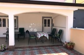 KUĆA S APARTMANIMA BLIZU POREČA, Poreč, Famiglia