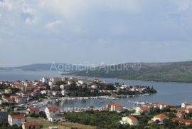 Trogir Seget Vranjica kuća sa 9 stanova roh-bau - novo u ponudi, Seget, Casa