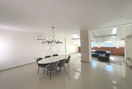 Penthouse prvi red do mora, Novigrad, Wohnung