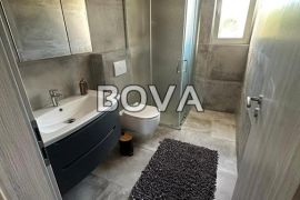 Villa 167 m2 – Rovanjska *Prvi red do mora* (ID-2318), Jasenice, Maison