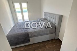 Villa 167 m2 – Rovanjska *Prvi red do mora* (ID-2318), Jasenice, Maison