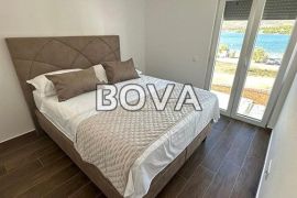 Villa 167 m2 – Rovanjska *Prvi red do mora* (ID-2318), Jasenice, Maison