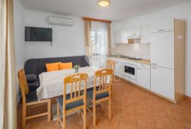 Poreč, apartmanska kuća sa bazenom na atraktivnom mjestu!, Poreč, Haus