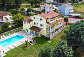 Poreč, apartmanska kuća sa bazenom na atraktivnom mjestu!, Poreč, Haus