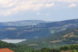 ISTRA, PAZIN - Građevinsko zemljište 1576 m2 s pogledom na jezero i prirodu, Pazin - Okolica, Terra