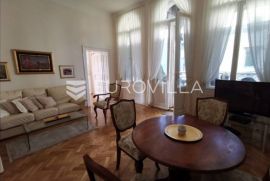 Opatija - Centar, luksuzan trosoban stan u prekrasnoj vili prvi red do mora, NKP 118 m2, Opatija, Wohnung