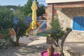 VILA S BAZENOM 50M OD MORA, Pašman, Famiglia