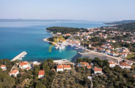 VILA S BAZENOM 50M OD MORA, Pašman, Famiglia