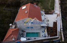 VILA S BAZENOM 50M OD MORA, Pašman, Famiglia