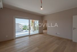 Istra, Poreč, trosoban stan u novogradnji s pogledom na more NKP 112,47m2, Poreč, Apartamento