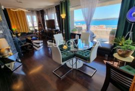 Trogir, luksuzan penthouse s terasom i panoramskim pogledom na more, Trogir, Appartment