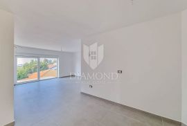 Umag, okolica,novogradnja! Moderan stan na 1.katu 450 m od mora!, Umag, Appartment