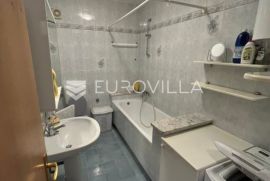 Poreč, trosoban stan sa dvije terase, NKP 71 m2, Poreč, Appartement