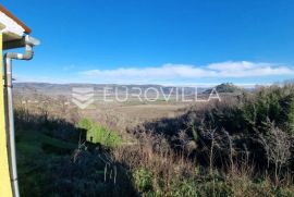 Istra, Motovun, obiteljska kuća s velikim potencijalom, Motovun, Σπίτι