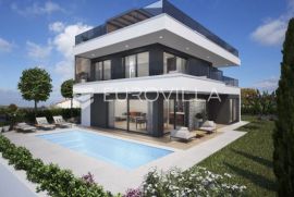 Poreč, moderna  i elegantna samostojeća vila NKP 220 m2 na  velikoj okućnici, Poreč, Famiglia