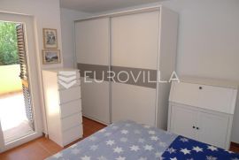 Istra, Rovinj, apartmanska kuća od 400m2 na 150 metara od mora, Rovinj, Kuća