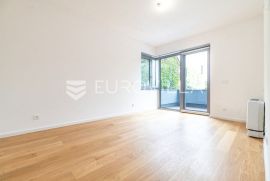 Zagreb, Bukovačka luksuzan četverosoban stan s vrtom i bazenom NKP 190 m2, Zagreb, Appartment