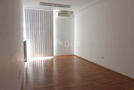 RIJEKA, MLAKA- poslovni prostor 82m2 za zakup/ najam- broj 5, Rijeka, Propriedade comercial