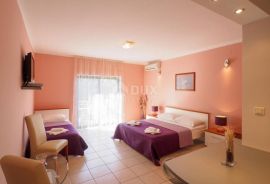 CRIKVENICA, SELCE - Apartmanska vila, 7 jedinica, sauna, teretana!, Crikvenica, Haus