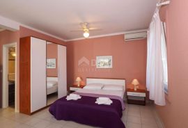 CRIKVENICA, SELCE - Apartmanska vila, 7 jedinica, sauna, teretana!, Crikvenica, Haus