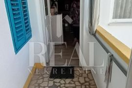 Prodaja kuće u nizu s garažom  u Kostelju P+1  108 m2, Crikvenica, Casa