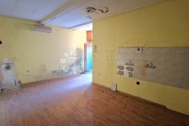 STAN S POSLOVNIM PROSTOROM NEDALEKO CENTRA GRADA, Rijeka, Appartment