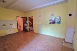 STAN S POSLOVNIM PROSTOROM NEDALEKO CENTRA GRADA, Rijeka, Appartment