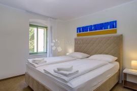 LOŠINJ, HOTEL NA ZAVIDNOJ RAZINI I SAVRŠENOJ LOKACIJI, Mali Lošinj, Commercial property