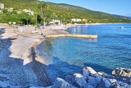 Novi Vinodolski, Smokvica - prizemlje, kuća udaljena 35 m od plaže, za prodaju, Novi Vinodolski, Famiglia