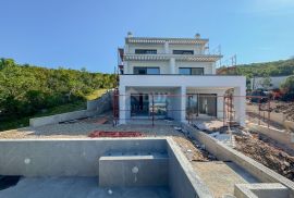 RIJEKA, KOSTRENA – ekskluzivna duplex vila s bazenom i garažom te panoramskim pogledom na more, Kostrena, House