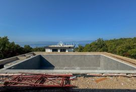 RIJEKA, KOSTRENA – ekskluzivna duplex vila s bazenom i garažom te panoramskim pogledom na more, Kostrena, House