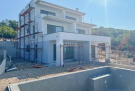 RIJEKA, KOSTRENA – ekskluzivna duplex vila s bazenom i garažom te panoramskim pogledom na more, Kostrena, House