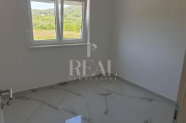 RAB-STAN SA GALERIJOM I KROVNOM TERASOM, 2S+DB, 67 m2, Rab, Apartamento