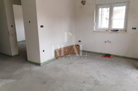 RAB-STAN SA GALERIJOM I KROVNOM TERASOM, 2S+DB, 67 m2, Rab, Apartamento