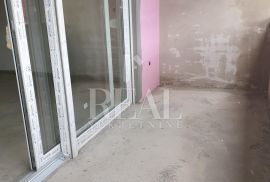 RAB-STAN SA GALERIJOM I KROVNOM TERASOM, 2S+DB, 67 m2, Rab, Apartamento