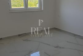 RAB-STAN SA GALERIJOM I KROVNOM TERASOM, 2S+DB OD 68 m2, Rab, Appartment