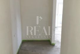 RAB-STAN SA GALERIJOM I KROVNOM TERASOM, 2S+DB OD 68 m2, Rab, Appartment