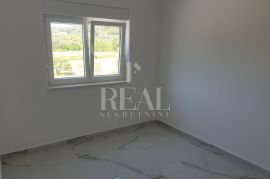 RAB-STAN SA GALERIJOM I KROVNOM TERASOM, 2S+DB OD 68 m2, Rab, Appartment