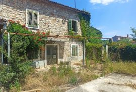 ISTRA, VALBANDON - Istarska kuća s vrtom + građevinsko zemljište 1917 m2 - BLIZINA MORA!!, Fažana, Σπίτι