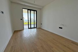 OPATIJA, luksuzan stan s bazenom i okućnicom u novogradnji (S1), Opatija, Appartment