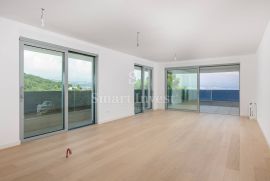 OPATIJA, stan 2S+DB s pogledom na more u novogradnji s bazenom (P7), Opatija, Apartamento