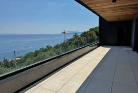 OPATIJA, penthouse s pogledom na more i krovnom terasom s bazenom (S3), Opatija, Appartment