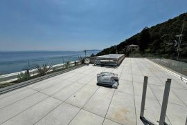 OPATIJA, penthouse s pogledom na more i krovnom terasom s bazenom (S3), Opatija, Appartment