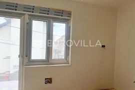 Zagreb, Maksimir, Oboj, novoadaptirani, dvoetažni, četverosoban stan 93,45 m2 + vrt + 2PM, Zagreb, Wohnung